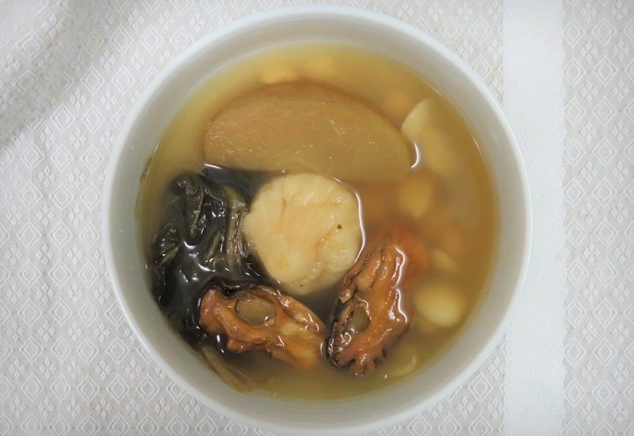 【每日一湯】煲湯教學 – [菜乾蠔豉黃豆蘋果湯]