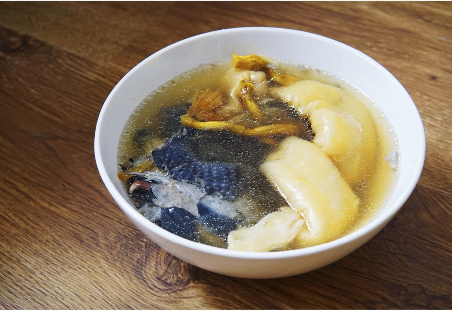 【每日一湯】煲湯教學 – [花膠燉竹絲雞湯]