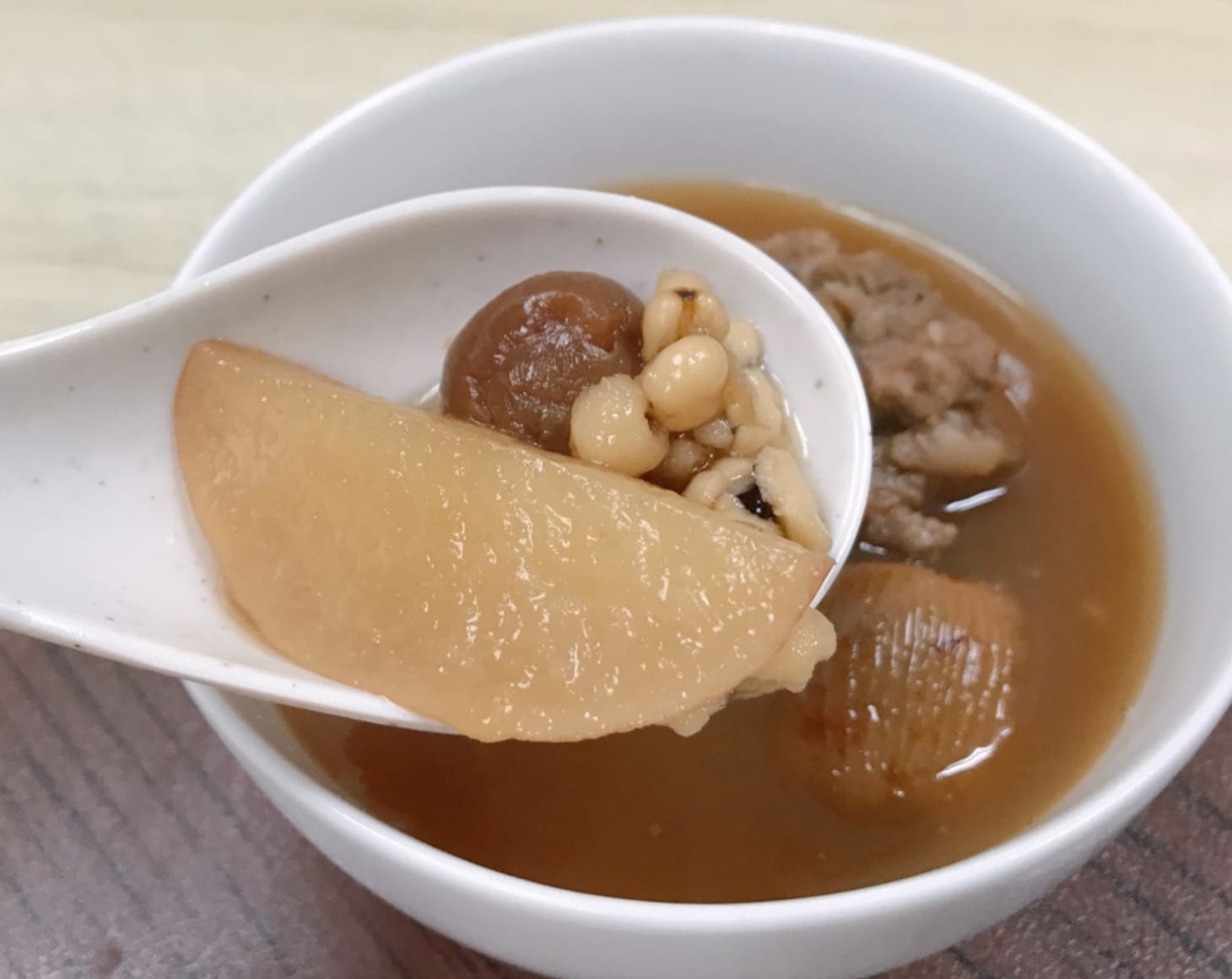 【每日一湯】煲湯教學 – [雪梨芡實桂圓排骨湯]