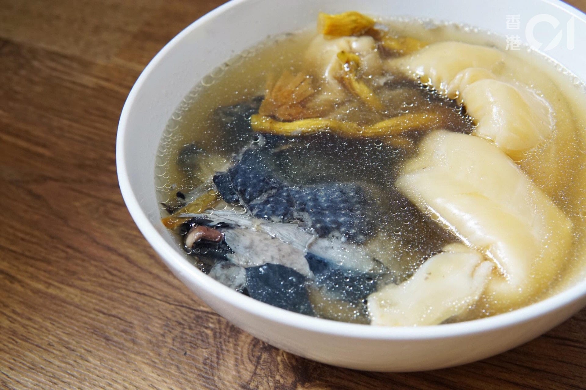 【每日一湯】煲湯教學 – [花膠乾瑤柱烏雞湯]