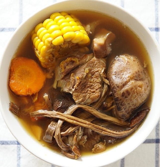 【每日一湯】春天湯水 – [茶樹菇排骨湯]