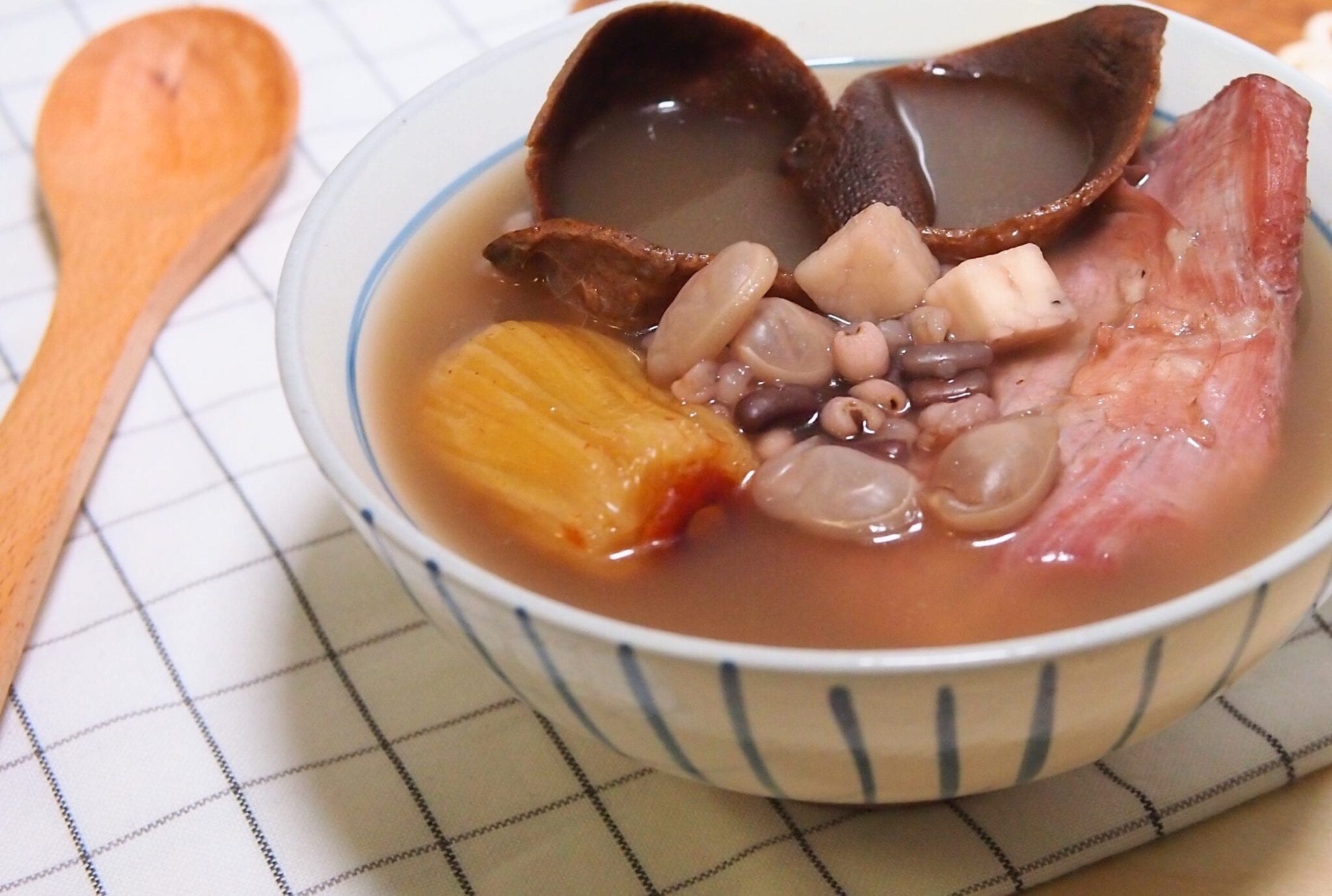 【每日一湯】春天湯水 – [雲苓扁豆衣薏米湯]